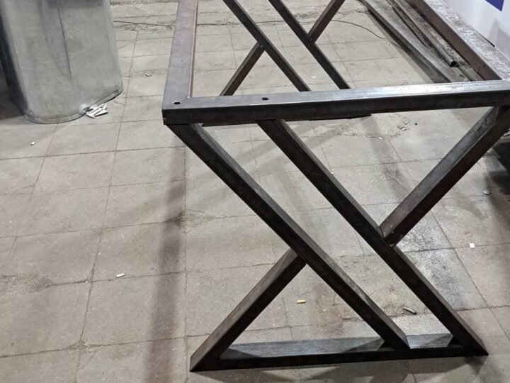 ترابيزات وأثاث معدني مفرغ بالليزر